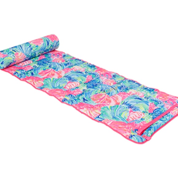 Lilly Pulitzer Other Gwp Beach Mat Roll Poshmark